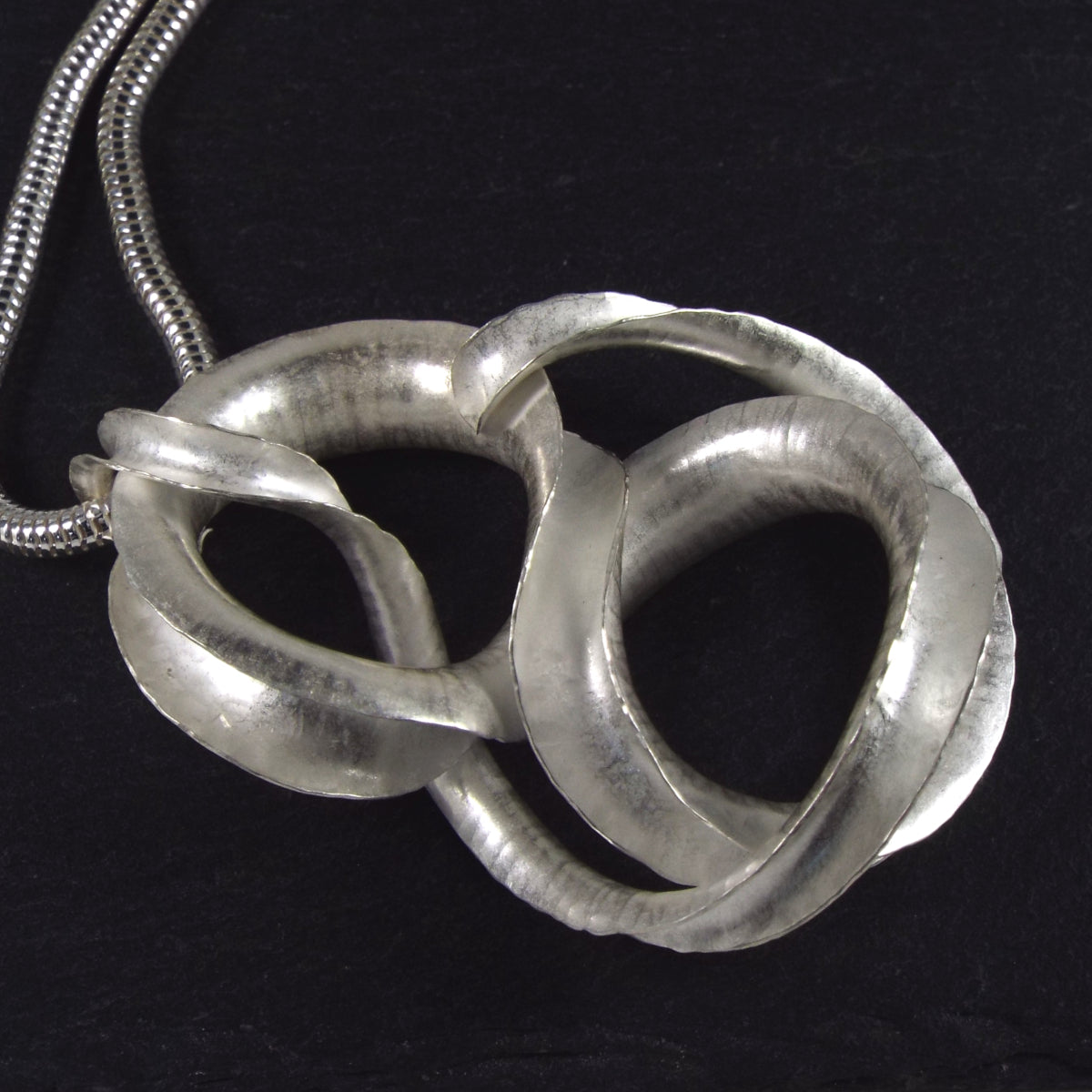 Tentacular pendant