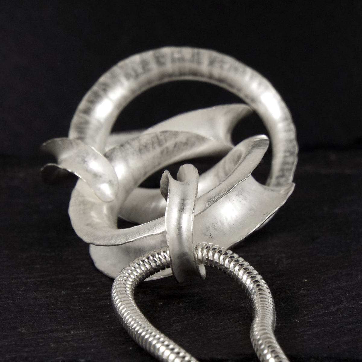 Tentacular pendant